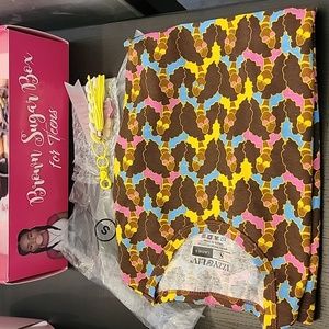 Izzy & Liv T-shirt & Keychain